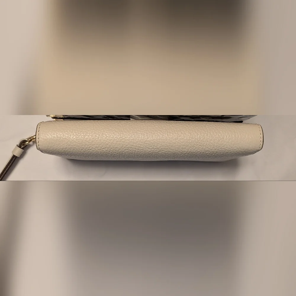 NWT! Coach Pebbled Leather Wallet /Wristlet Set in CHALK (White)